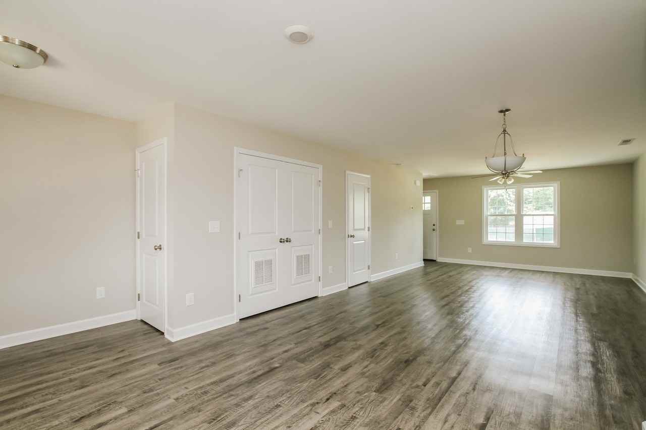 140 Rowan Ave - Photo 4 of 15