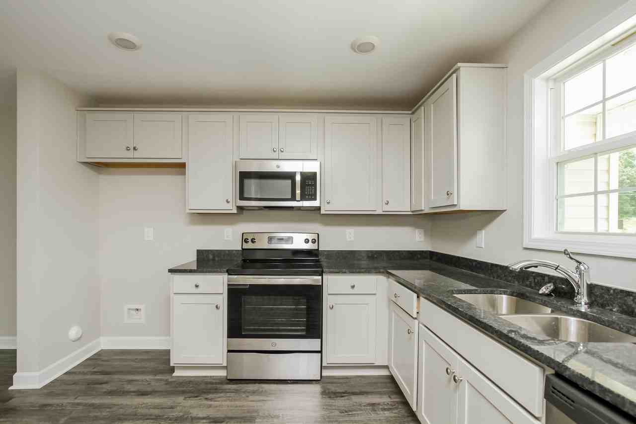 140 Rowan Ave - Photo 5 of 15