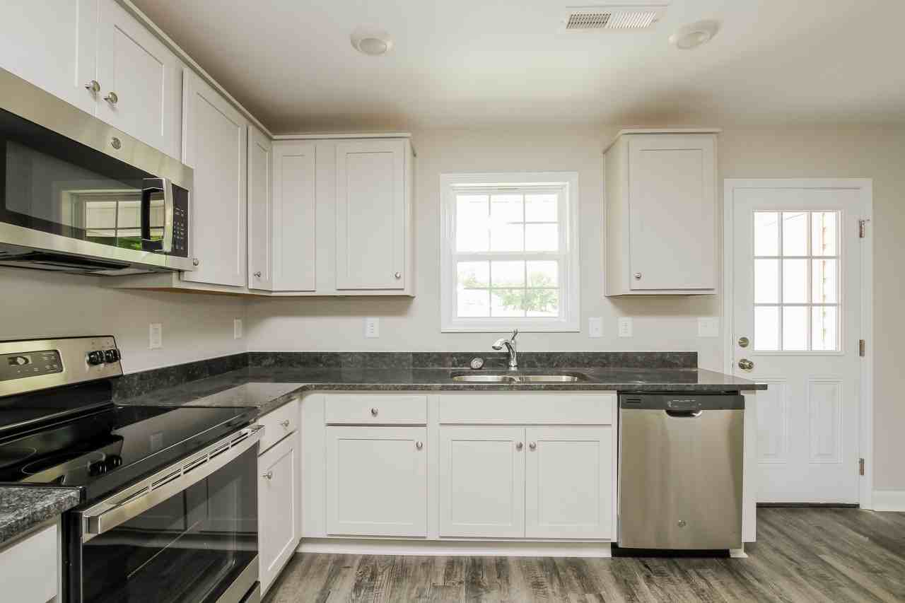 140 Rowan Ave - Photo 6 of 15