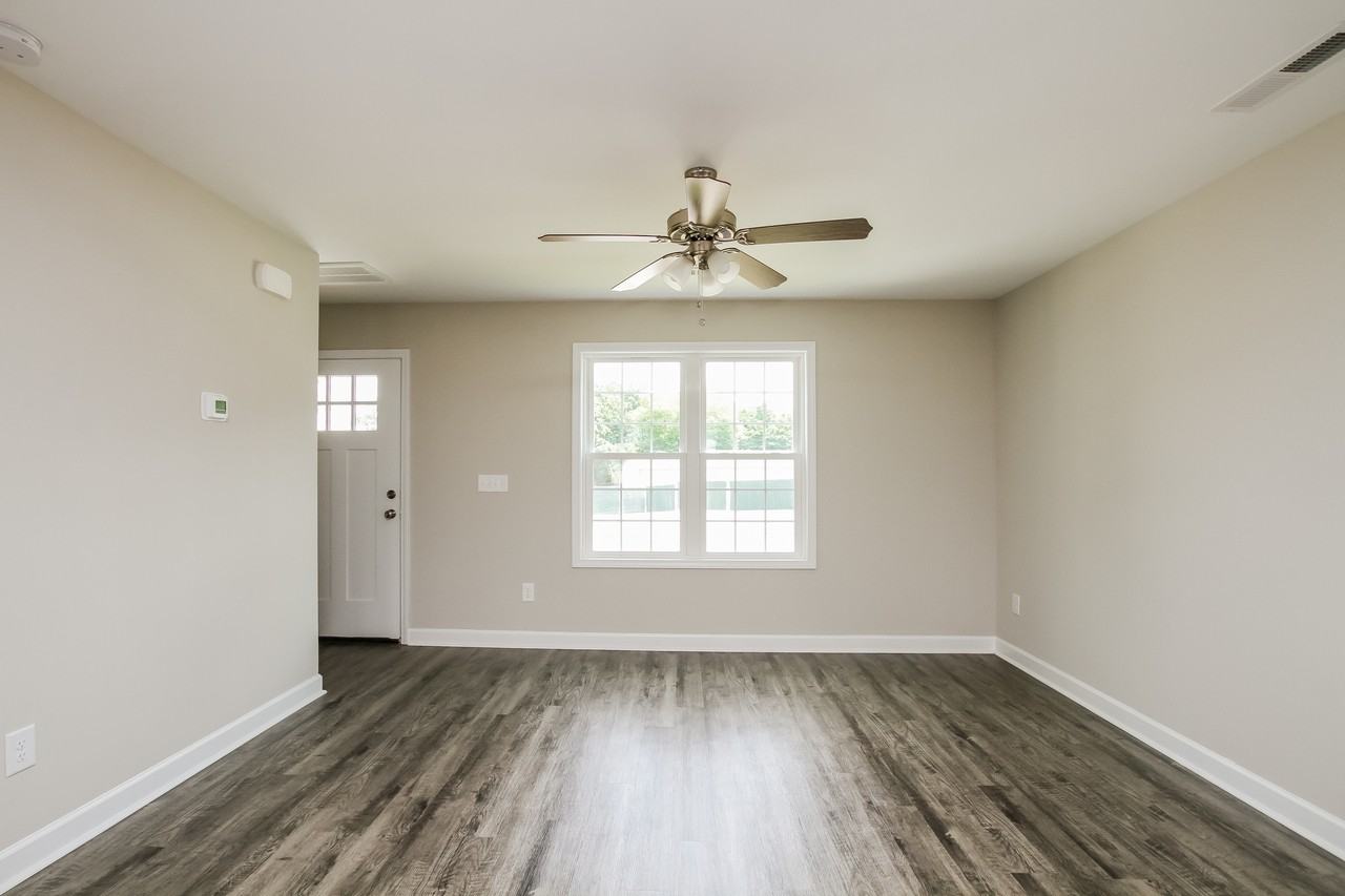 112 Rowan Gq St - Photo 2 of 15