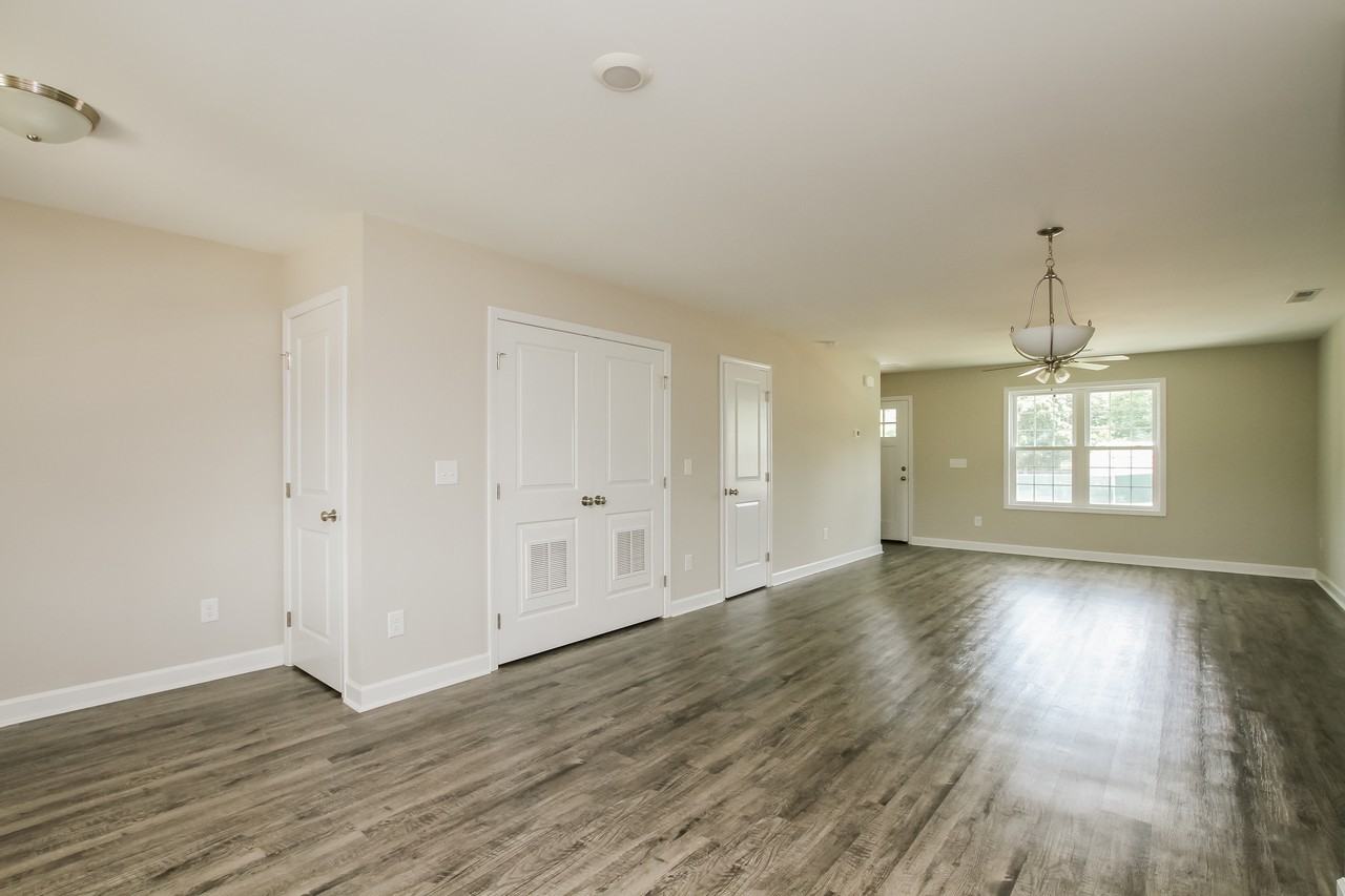 112 Rowan Gq St - Photo 3 of 15