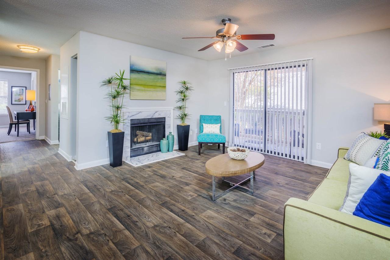 The Pointe at Irving Park - Photo 2 of 26