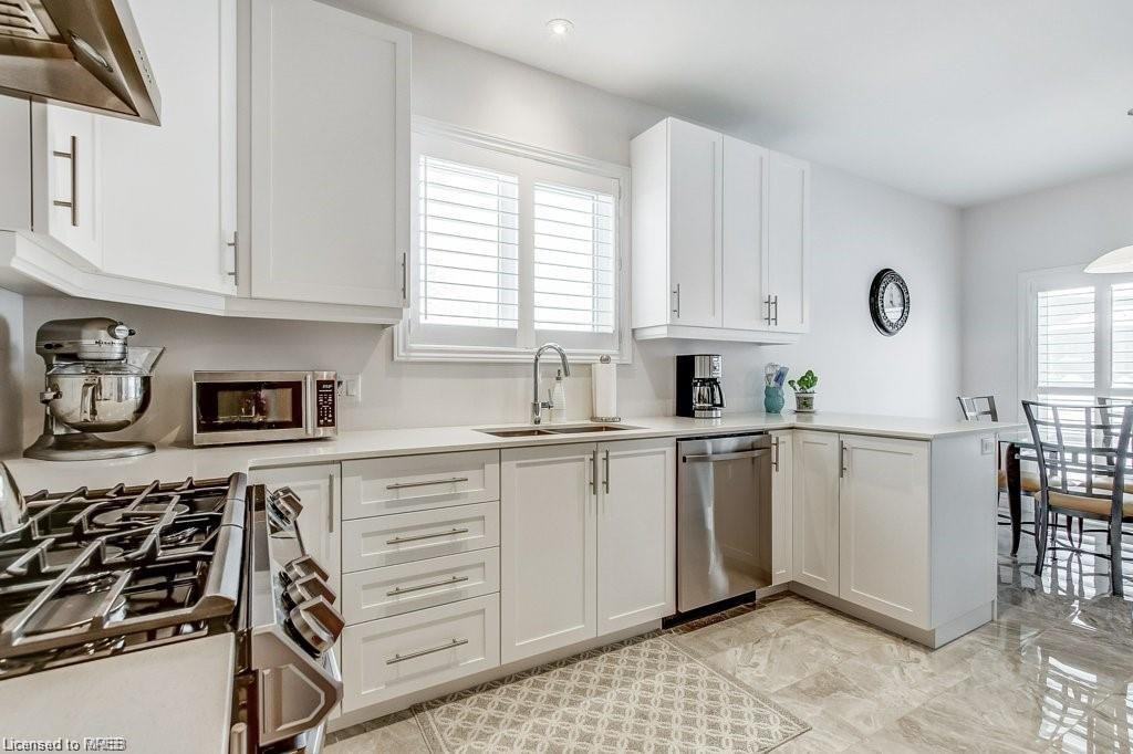 4335 Lincoln Avenue - Photo 3 of 5