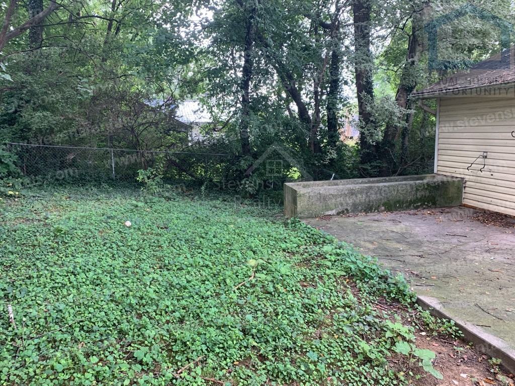 421 S Hembree St - Photo 2 of 14