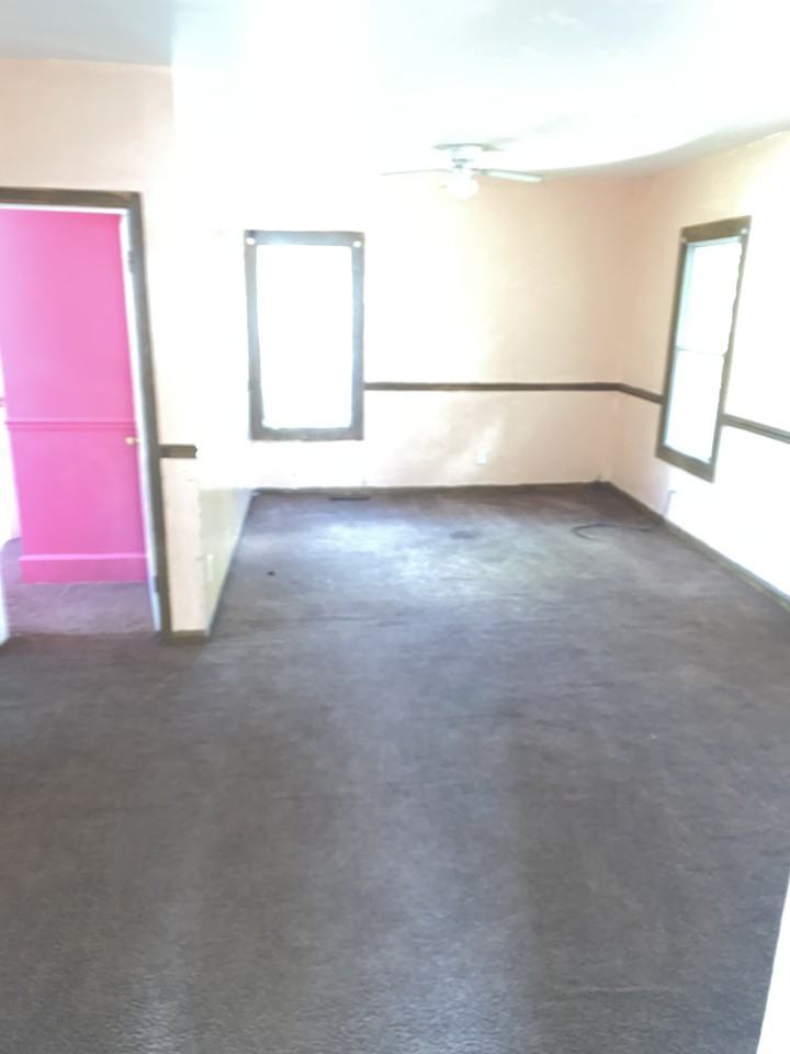 332 E Riverside Blvd - Photo 2 of 5