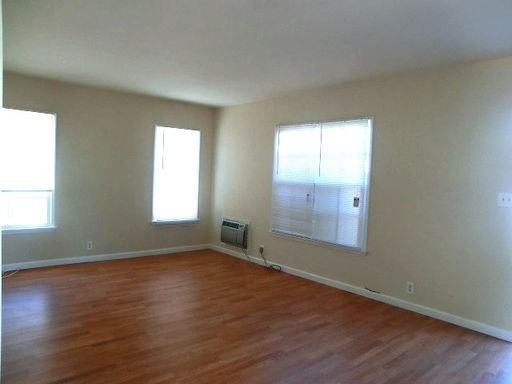 1634 Lake St - Photo 2 of 13