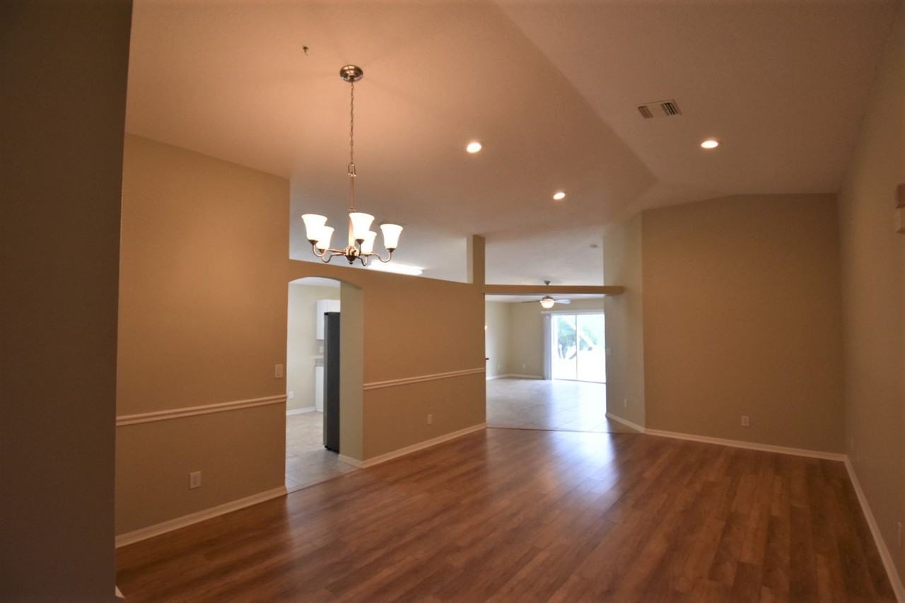 2144 Bayhill Dr - Photo 2 of 15