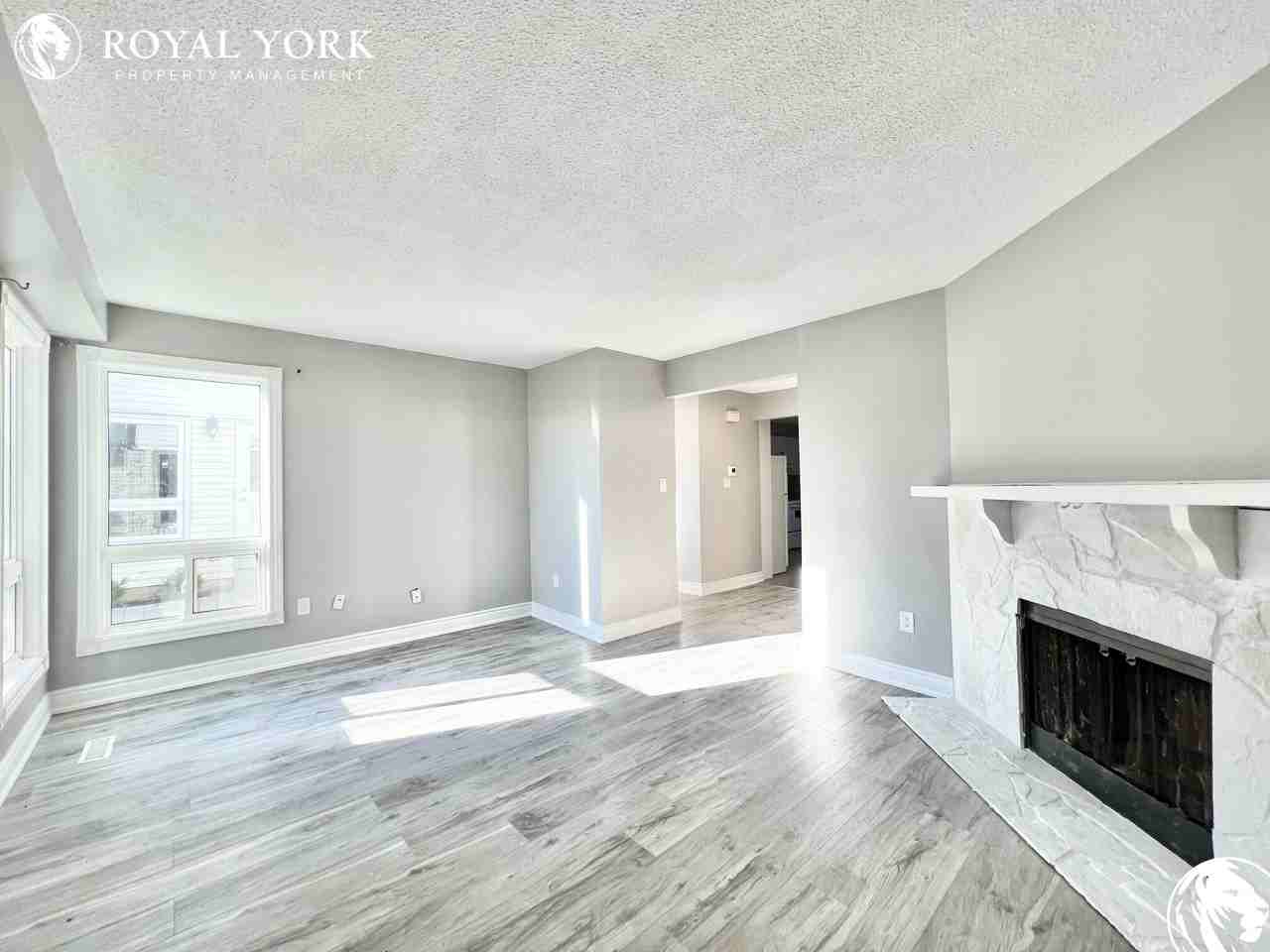 1275 Northbrook St - Photo 3 of 33