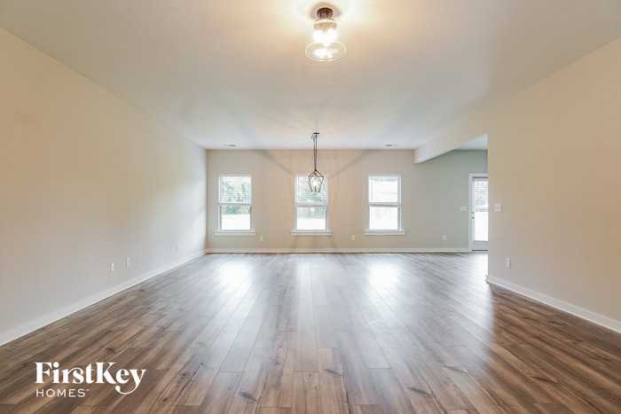 144 Crossroads Cir - Photo 2 of 15