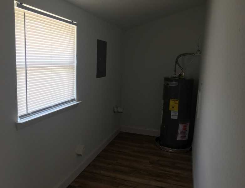 1415 29th St #A - Photo 3 of 16