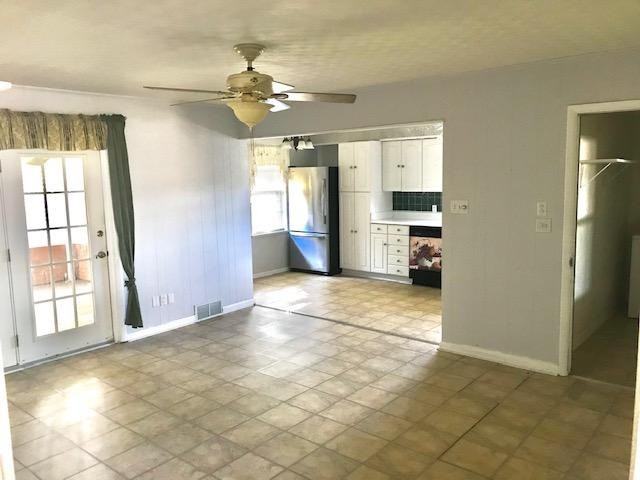 800 20th St - Photo 3 of 11