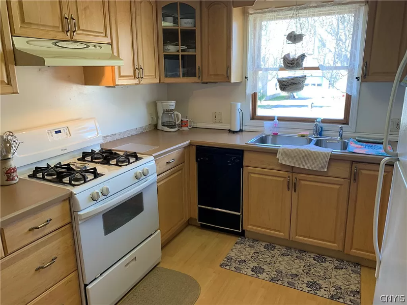 605 Cain St - Photo 3 of 13