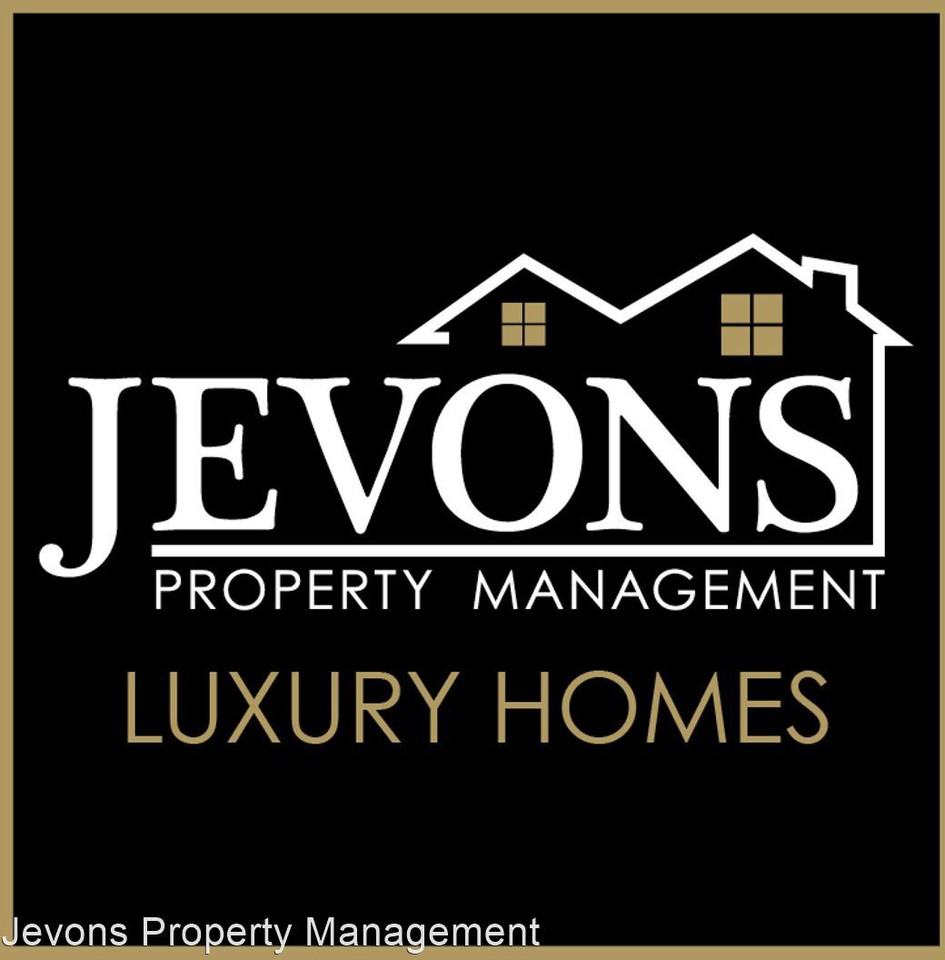 2986 Ne Logan St - Photo 3 of 15