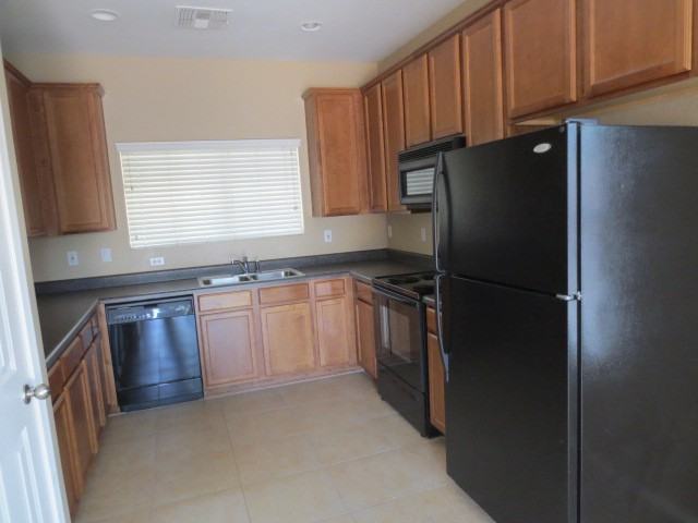 1281 E Clifton Ave - Photo 4 of 32