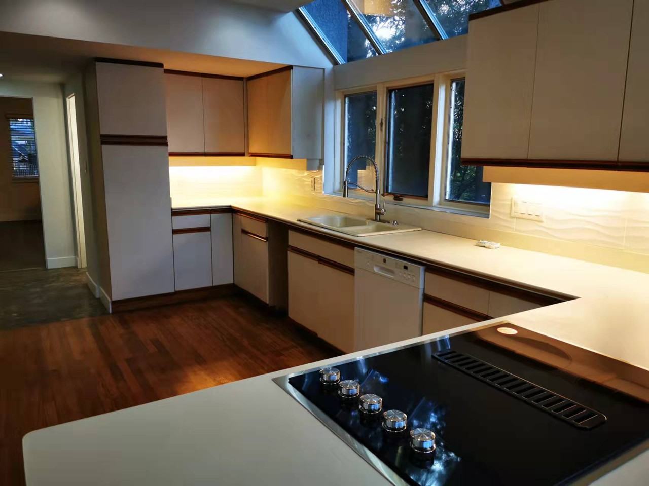 1491 Devonshire Cres - Photo 2 of 14