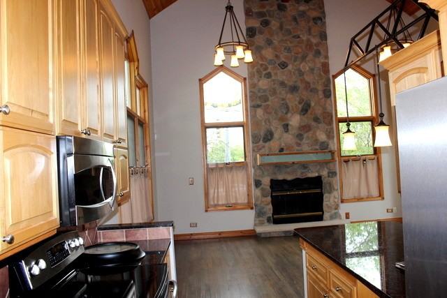 2124 Oak Brook Rd - Photo 2 of 19