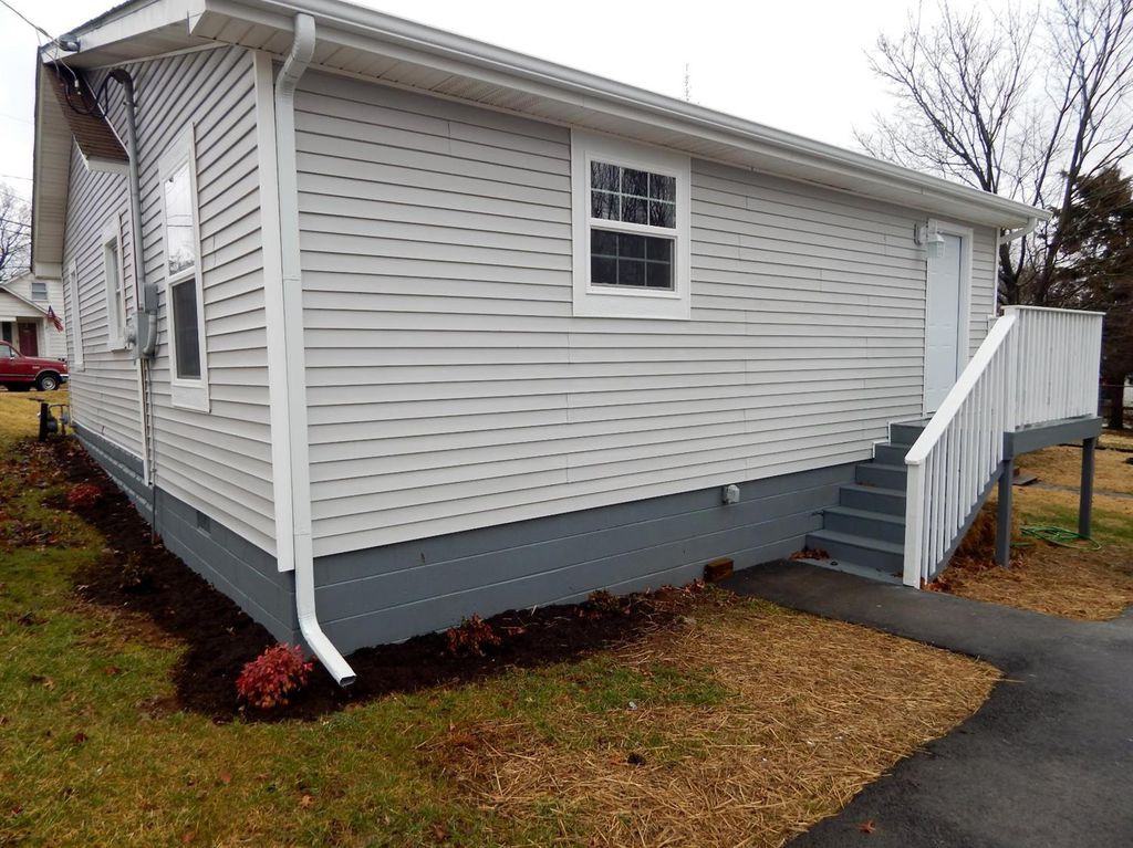 301 Thompson Road - Photo 2 of 23