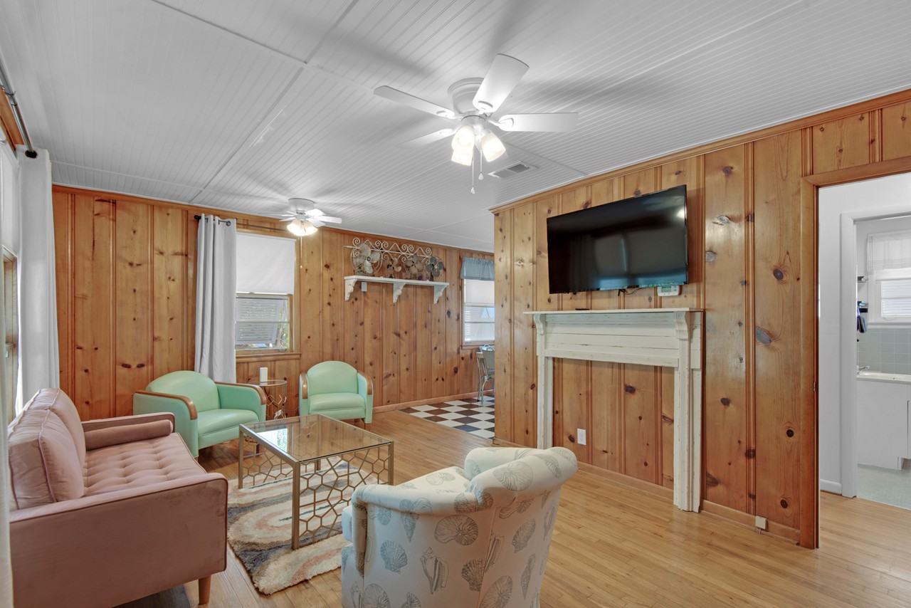 82 Cobia St - Photo 3 of 32