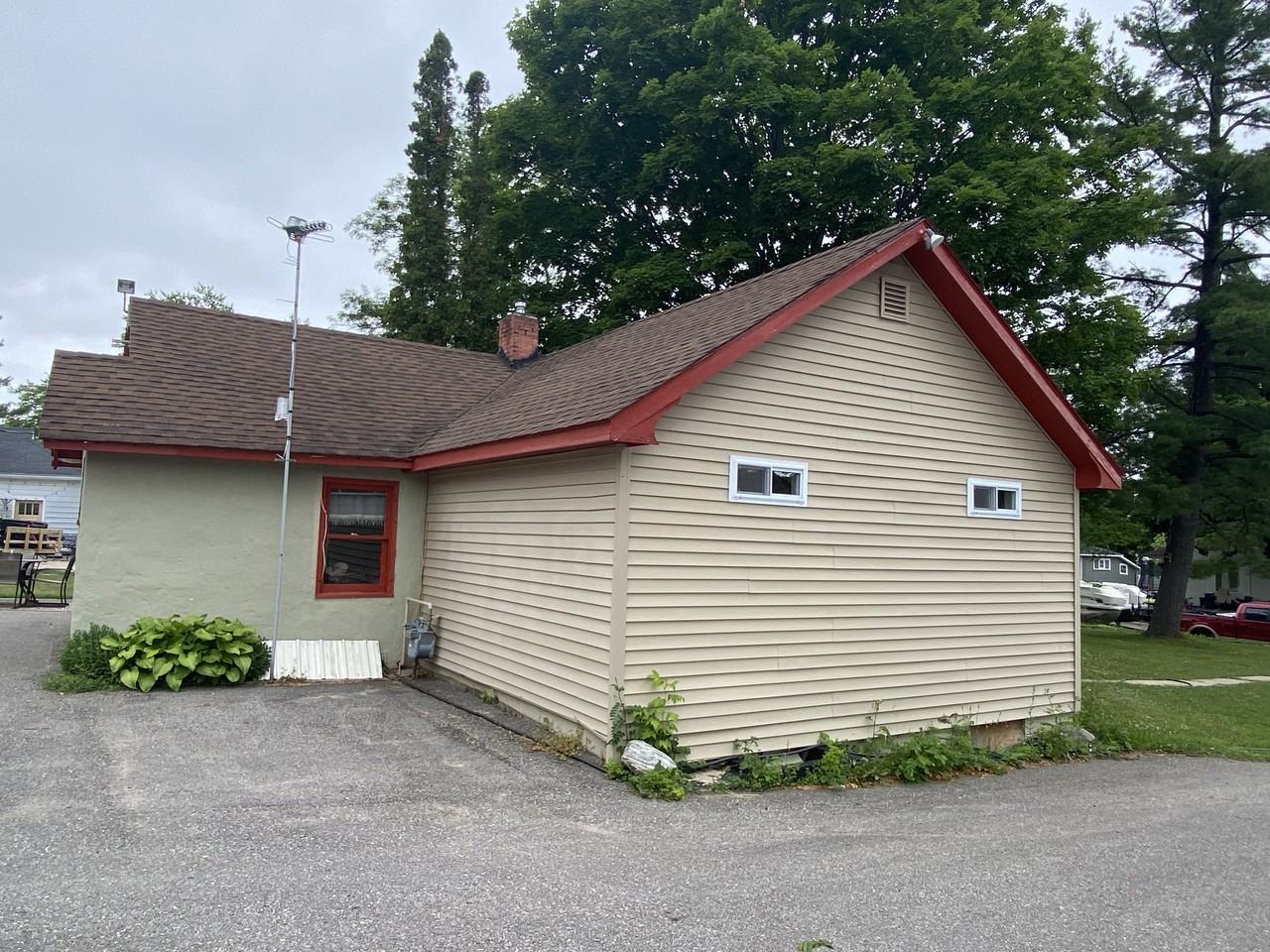 436 Carleton St - Photo 2 of 3