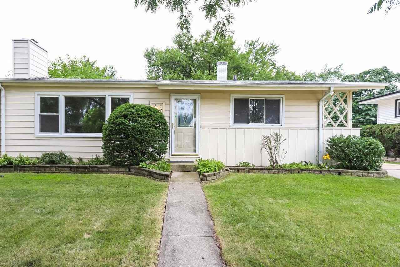 428 Navajo Trl - Photo 2 of 15