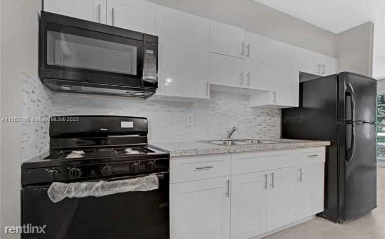 3521 N 72nd Ave - Photo 2 of 9