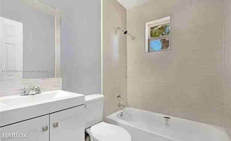 3521 N 72nd Ave - Photo 3 of 9