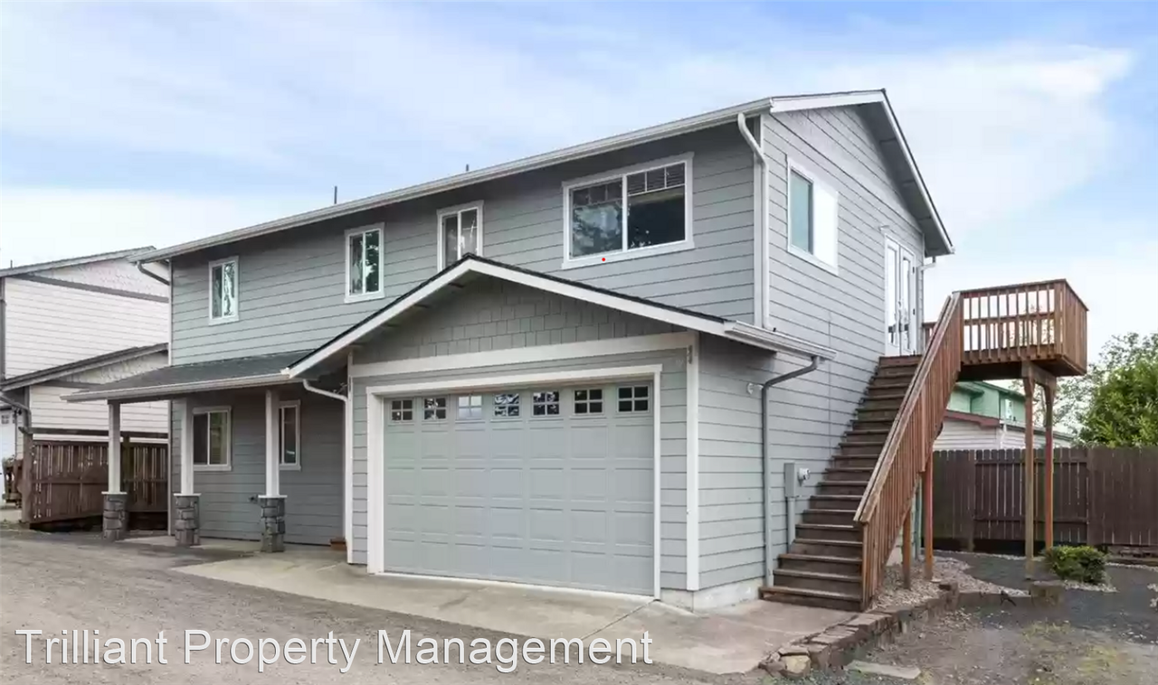 Recently Updated Duplex in fantastic location!! Home features spacious