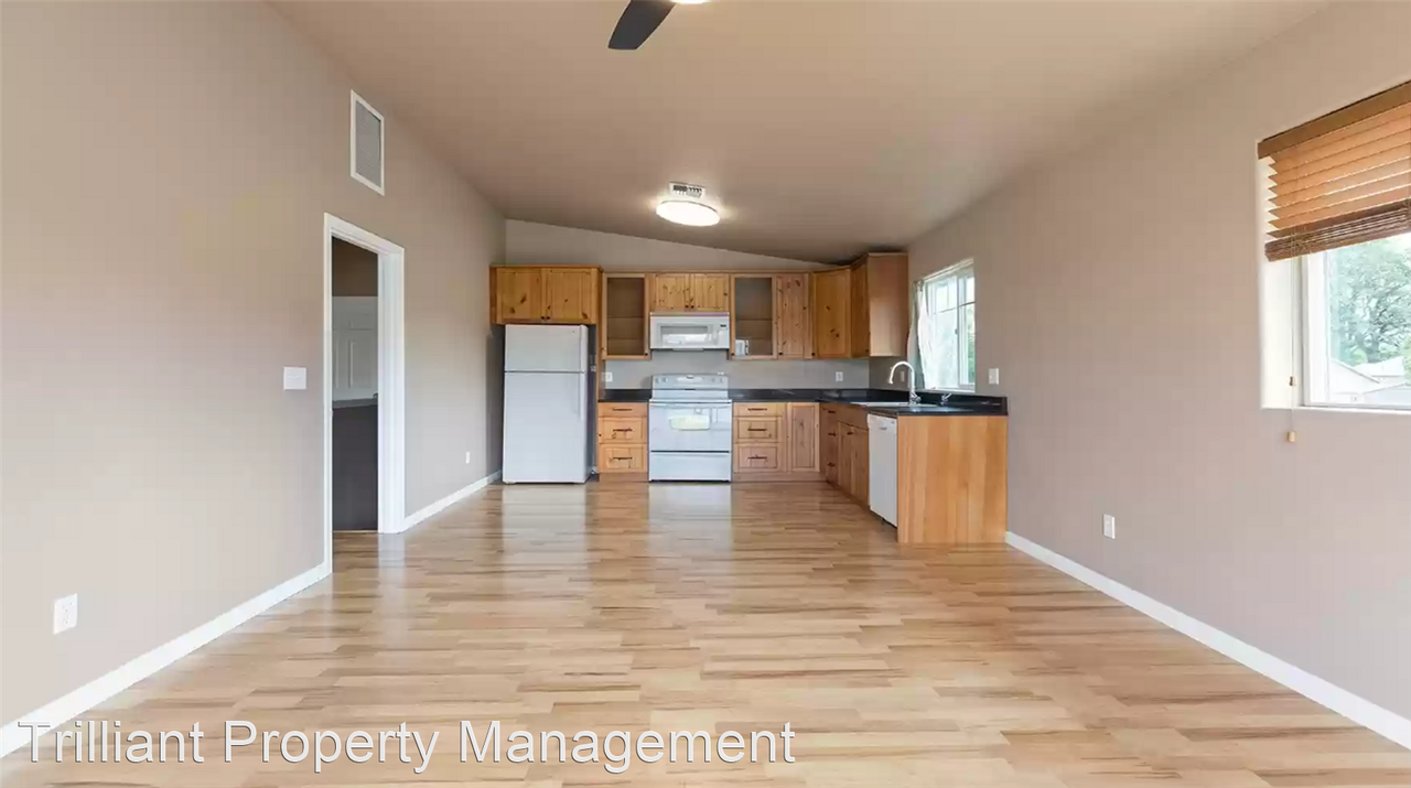 Recently Updated Duplex in fantastic location!! Home features spacious