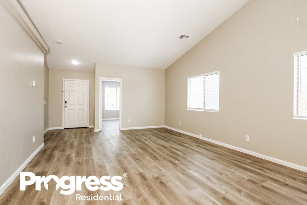 3412 W Fraktur Rd - Photo 3 of 16