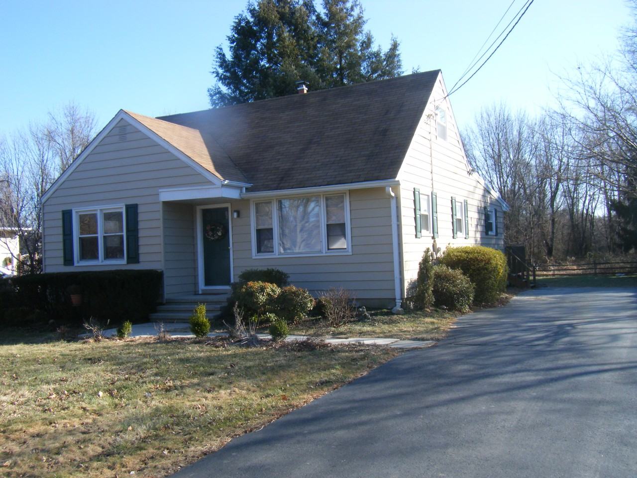 28 Crest Ave - Photo 3 of 26