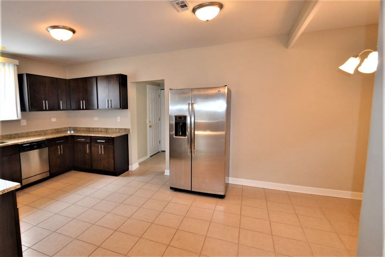 7770 W Sunset Dr - Photo 3 of 11