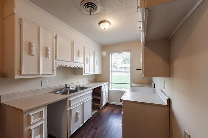 63 Carolane Dr #L - Photo 2 of 10