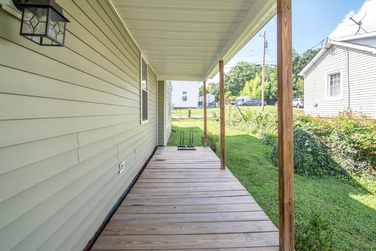 183 Clark St - Photo 4 of 28