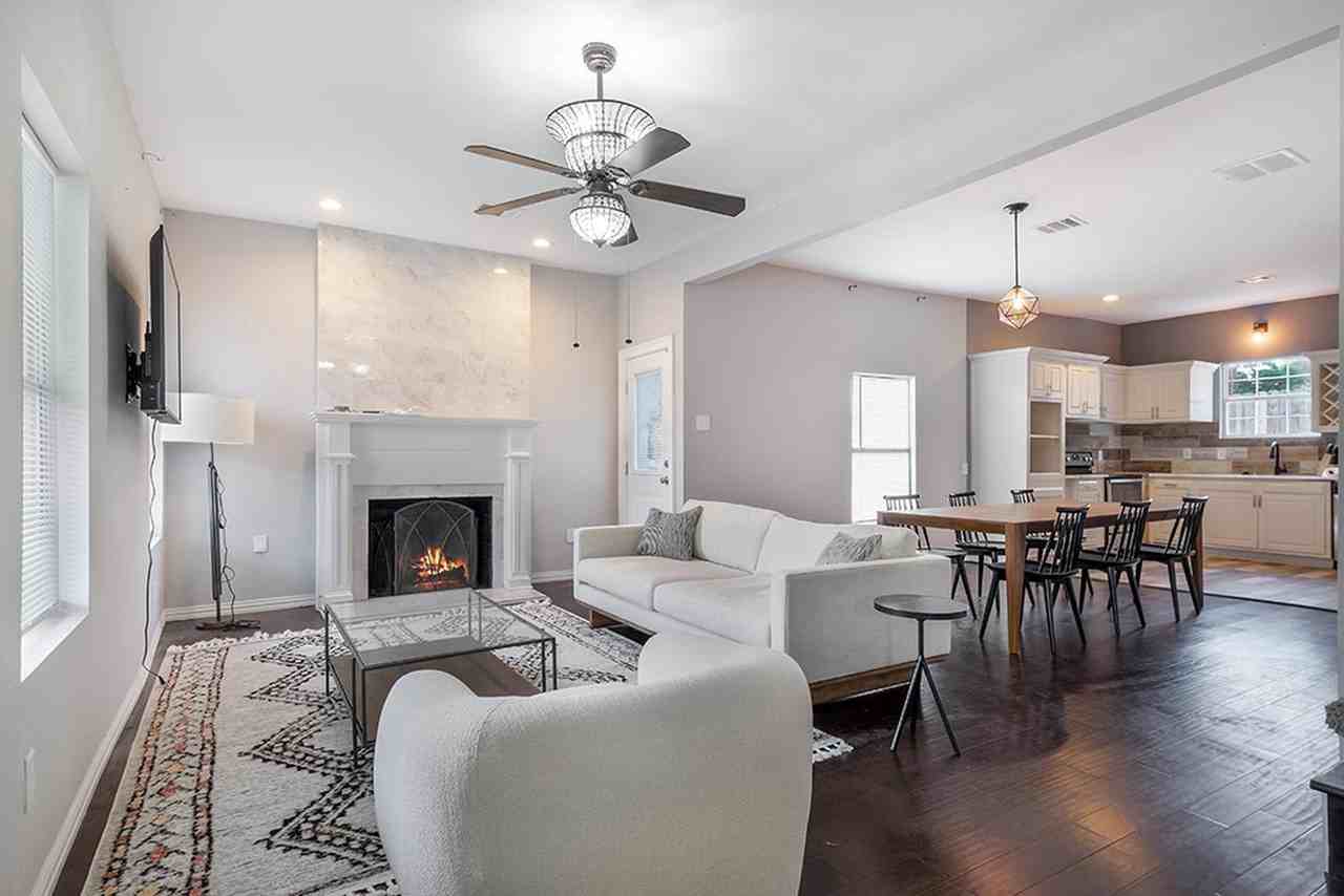 Vibrant North Oak Cliff home near great shopping & dining - Photo 2 of 28