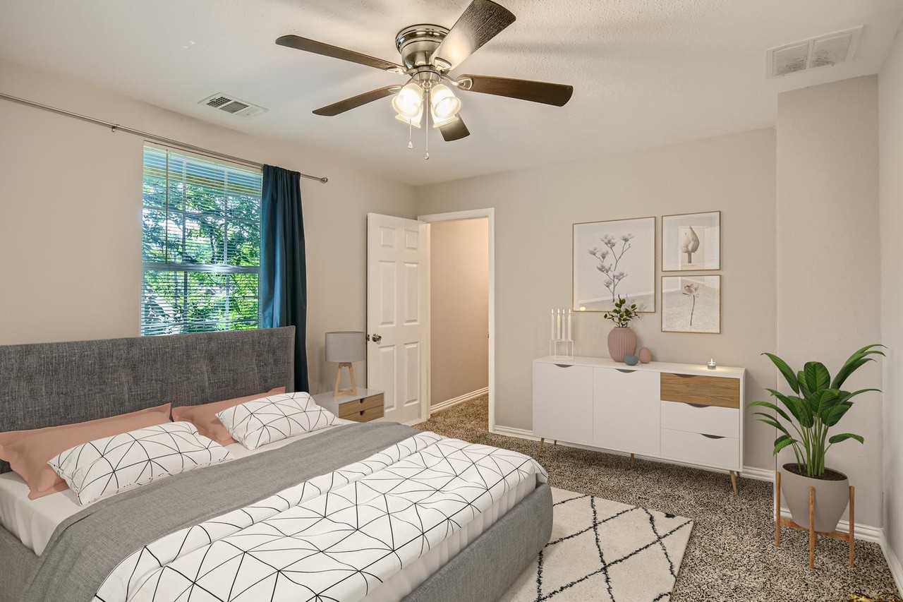 Vibrant North Oak Cliff home near great shopping & dining - Photo 6 of 28