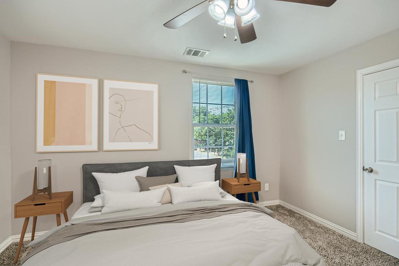 Vibrant North Oak Cliff home near great shopping & dining - Photo 4 of 28