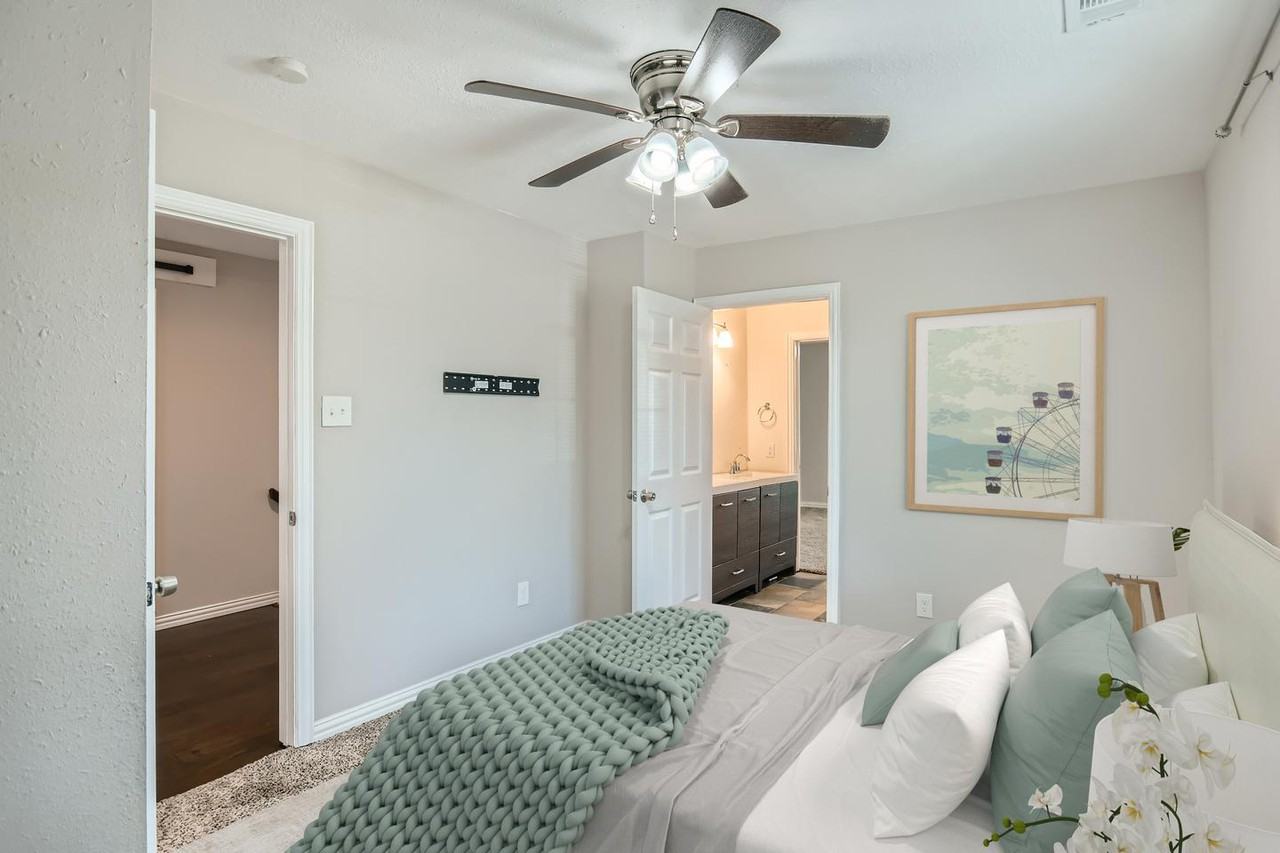 Vibrant North Oak Cliff home near great shopping & dining - Photo 5 of 28