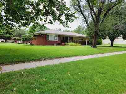 1629 W 34th St N - Photo 2 of 31