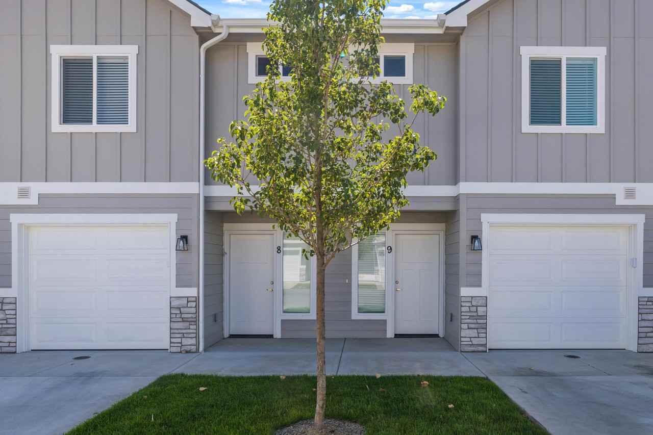 447 2nd Ave N #3 - Photo 4 of 35