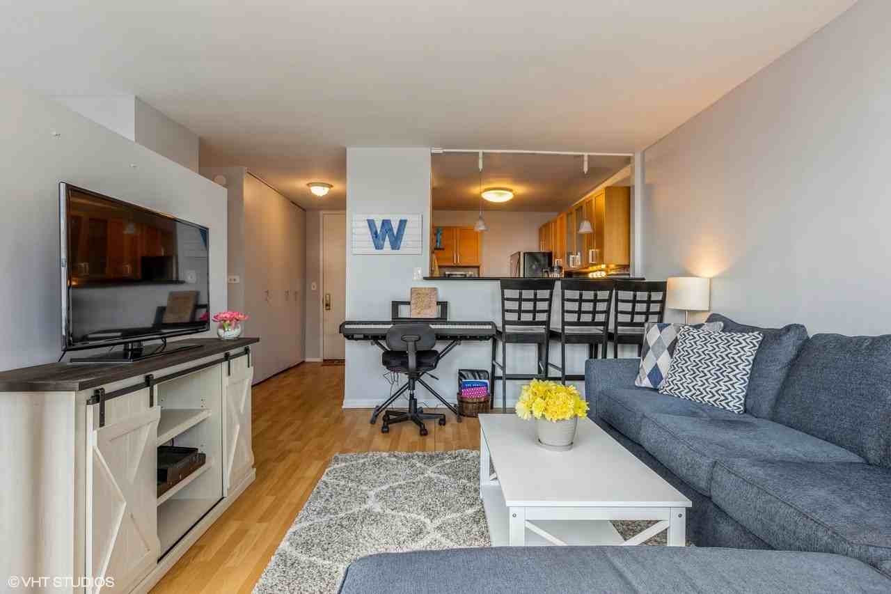 655 W Irving Park Rd #1405 - Photo 5 of 20