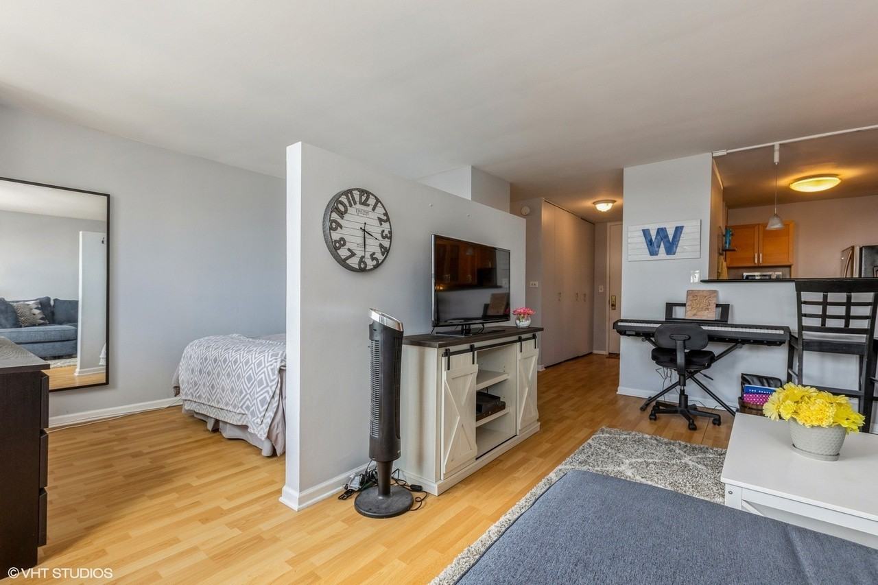 655 W Irving Park Rd #1405 - Photo 6 of 20
