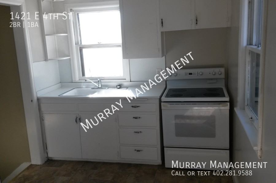 1421 E 4th St - Photo 3 of 8