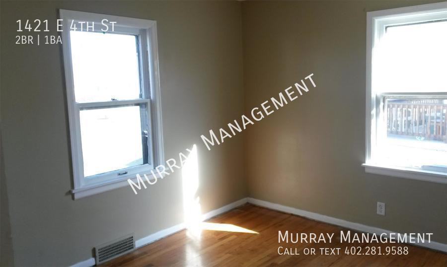 1421 E 4th St - Photo 5 of 8