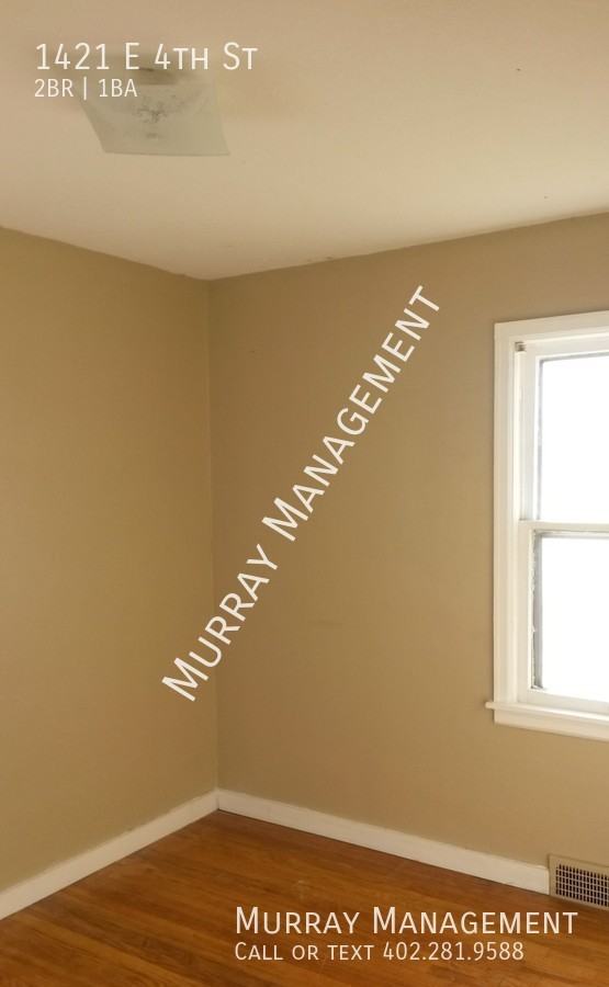 1421 E 4th St - Photo 6 of 8