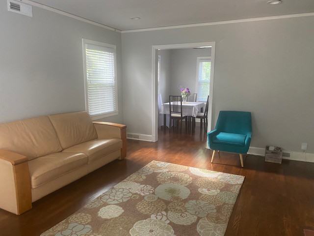 1311 Cardinal Pl - Photo 3 of 20
