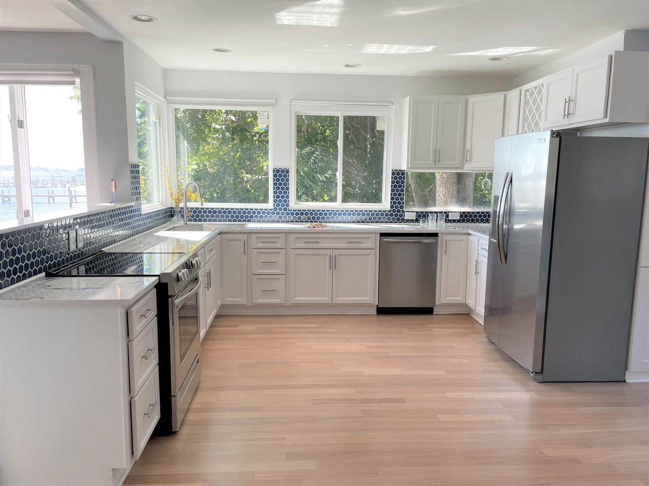 352 Pequot Ave - Photo 3 of 34