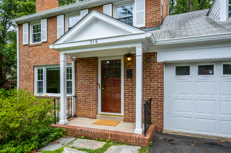 316 Forest Dr - Photo 3 of 34