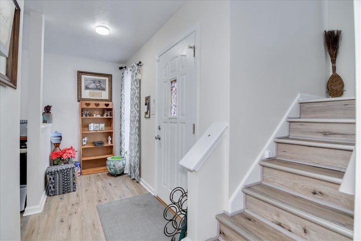 301 Hazelnut Dr - Photo 2 of 11