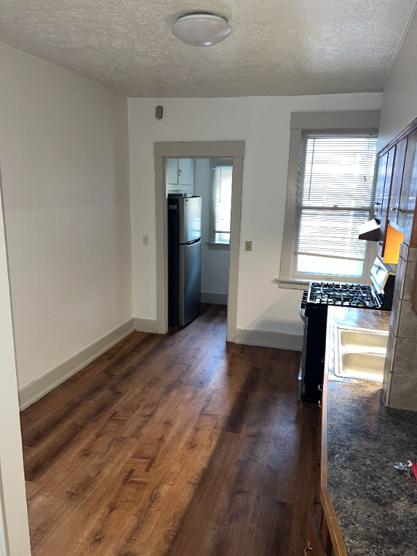 702 S 38th St #7 - Photo 3 of 7