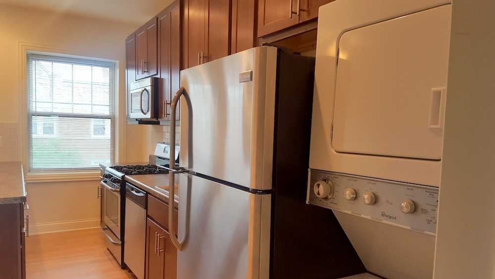 4871 N Washtenaw Ave #4871-2 - Photo 3 of 8